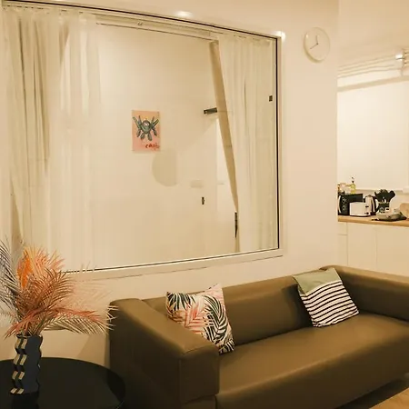 City Center Newly Renovate 2Br King Size Bed