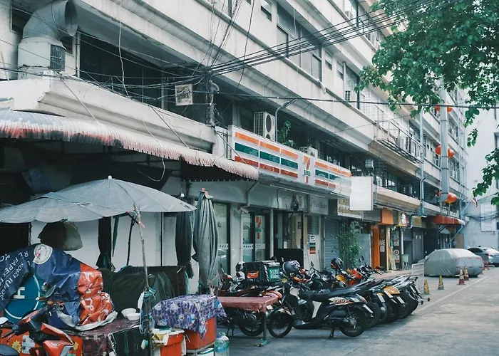 Silom I King Bed I Sleep 3 I 2 Bedroom Апартаменты Бангкок