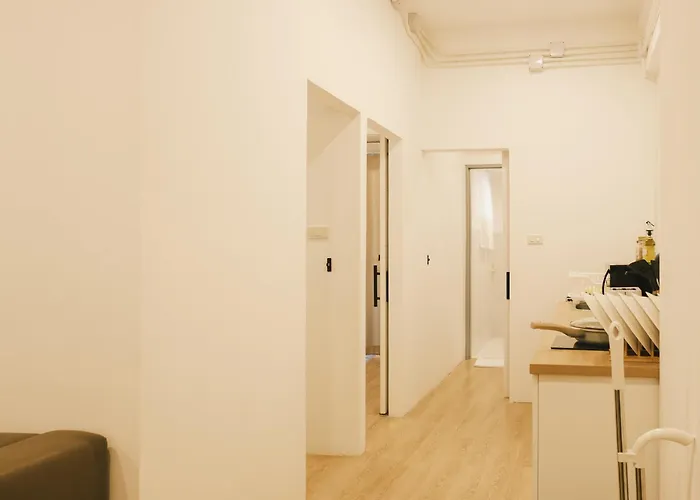 Silom I King Bed I Sleep 3 I 2 Bedroom Апартаменты Бангкок