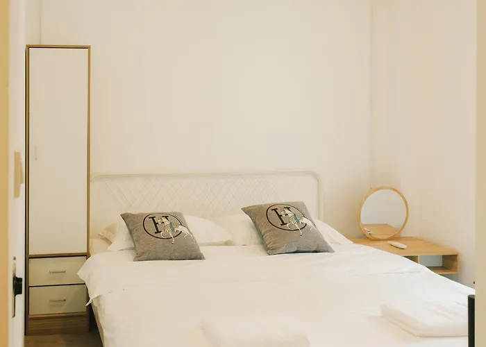 Silom I King Bed I Sleep 3 I 2 Bedroom Апартаменты *